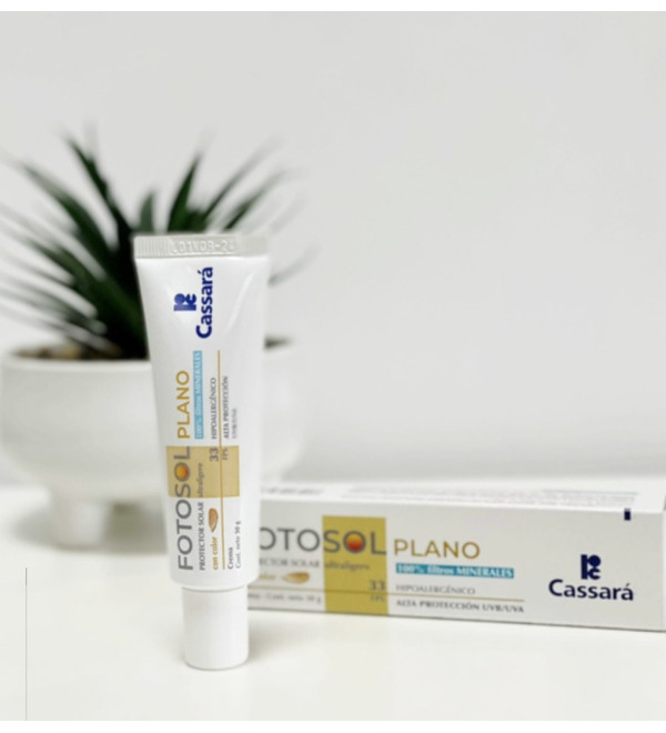 Fotosol plano protector solar factor 50, crema con color, ultra ligera e hipoalergénica, 100 % filtros minerales x 30 grs.