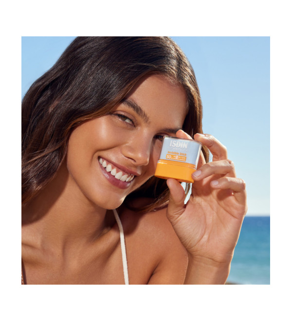 Isdin fotoprotector invisible stick factor 50, para zonas sensibles al sol que se aplica cómodamente, no deja brillo x 10 grs.