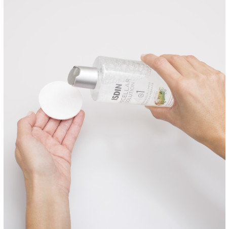 Isdin solución micellar 4 en 1, desmaquilla, limpia, tonifica e hidrata x 400 ml.